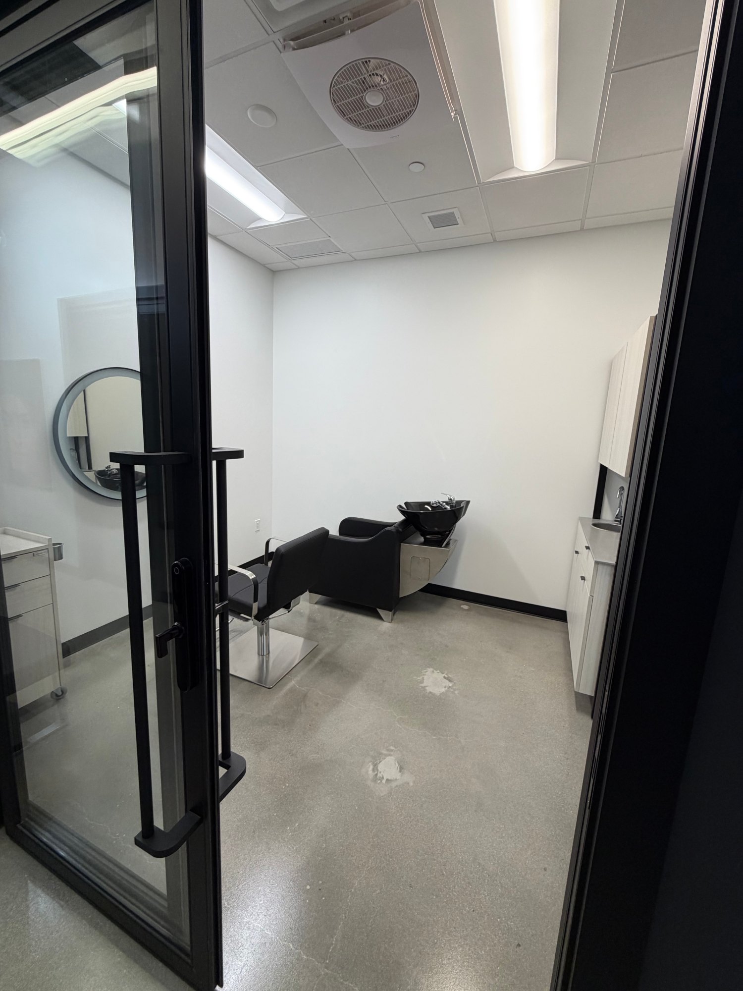 Suite 119, photo 2 of 5